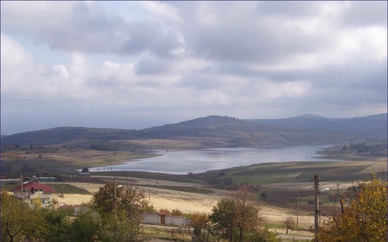 Язовир Стойковци, село Логодаж